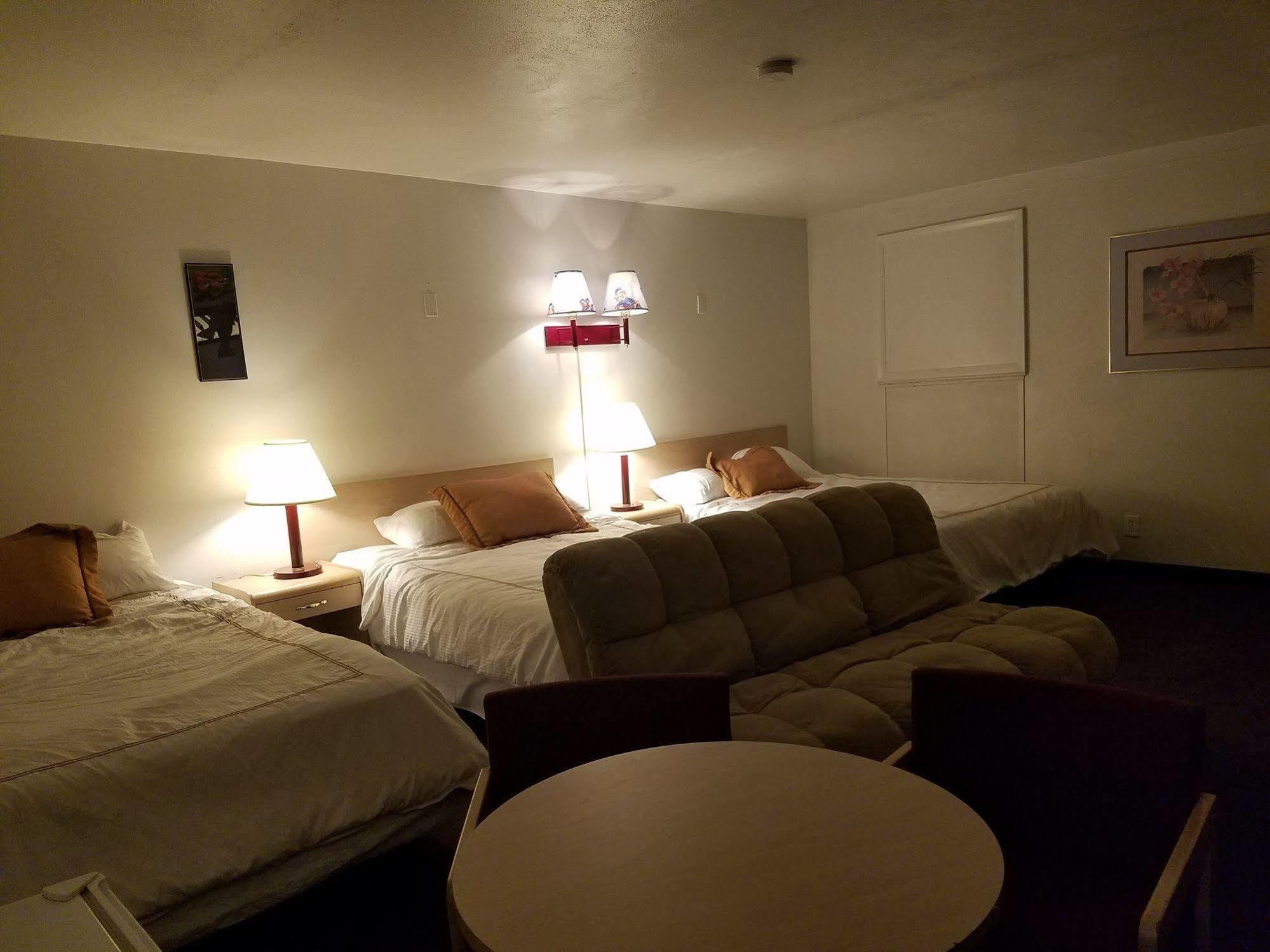 Downtown Xenion Motel Laramie Exterior photo