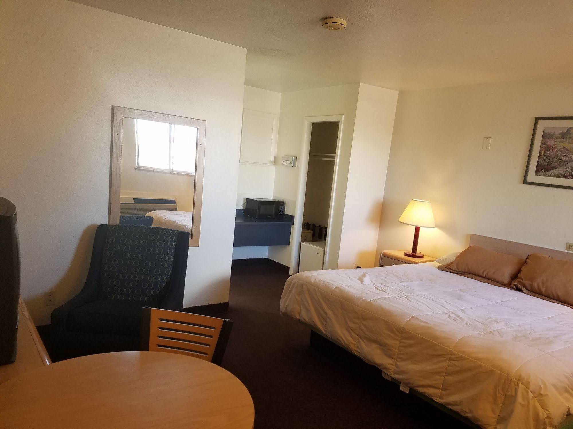 Downtown Xenion Motel Laramie Exterior photo