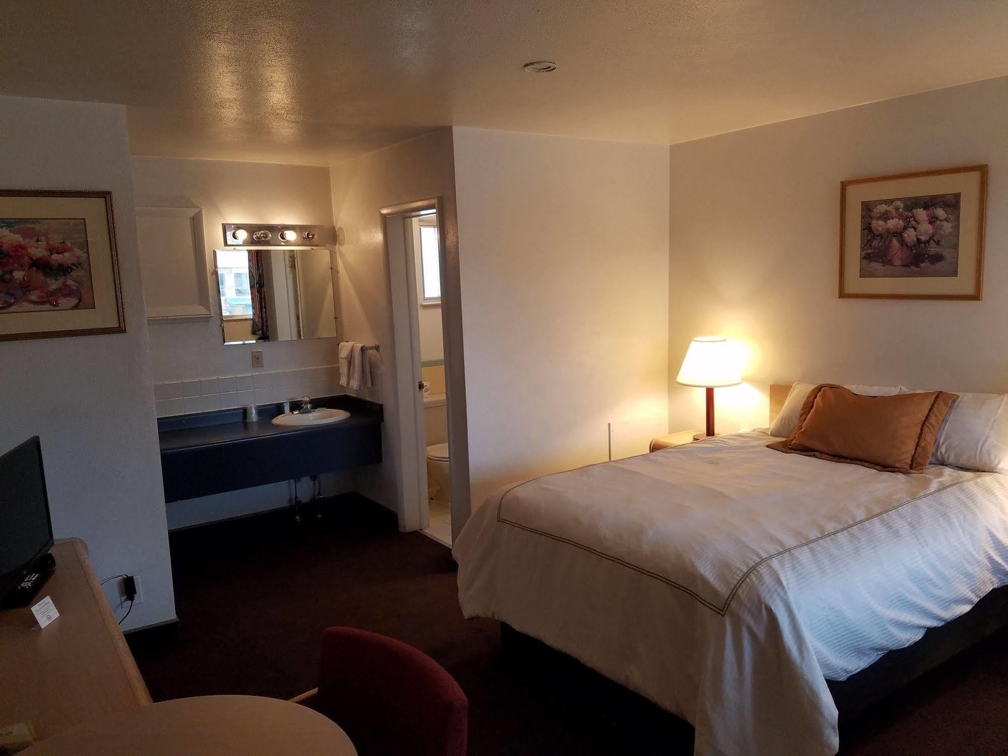 Downtown Xenion Motel Laramie Exterior photo